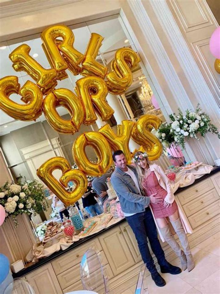 Doug Reinhardt and Girlfriend Mia Expecting Identical Twin Boys