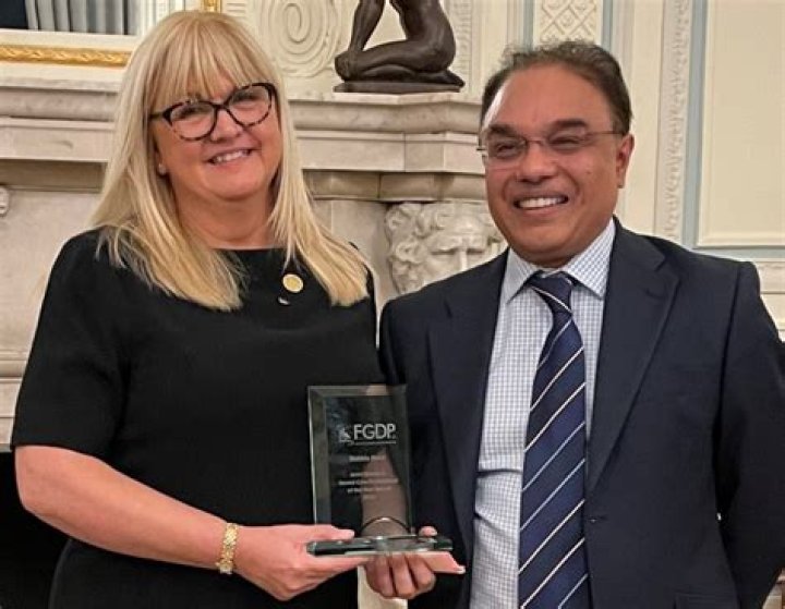 Dr Debbie Reed receives inaugural Goodwin Award College of