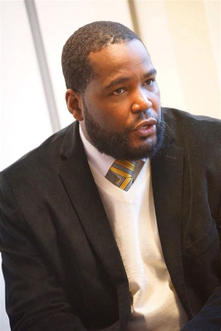 Dr. Umar Johnson to appear on Sunday Morning Live Majic 102.1