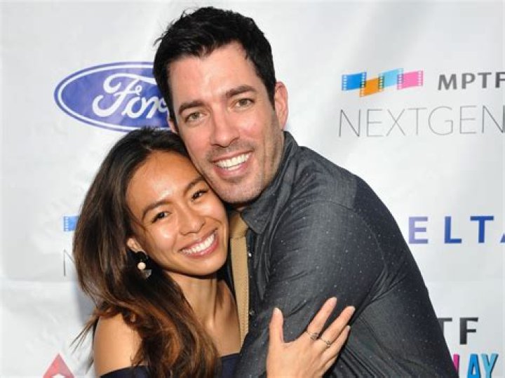 Drew Scott & Wife Linda Phan Show Sweet PDA Moment at 2020 SAG Awards