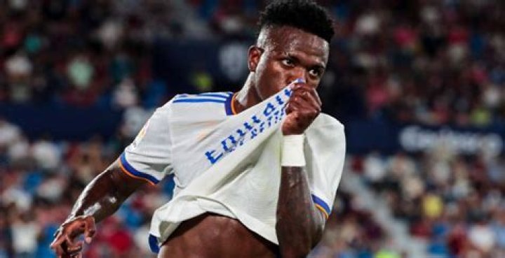 El tatuaje de Vinicius Jr. impresiona por su tamaño y también por lo que significa
