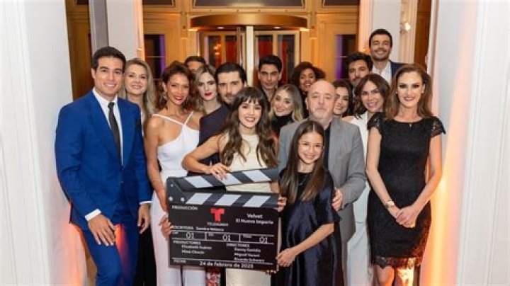 Elenco de 'Outer Banks' ressurge em foto da 3&ordf; temporada