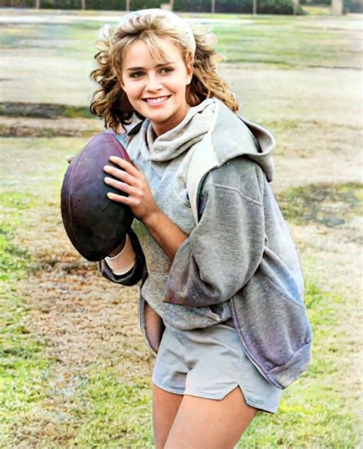 Elisabeth Shue as Ali Mills in The Karate Kid, 1984 Karate kid movie
