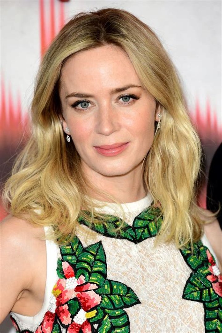 Emily Blunt's Makeup Artist Gives Us a Lesson in Cozy Winter Makeup