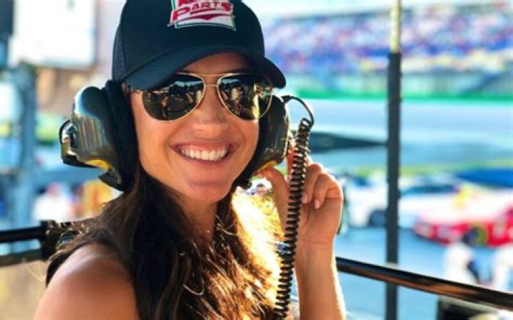 Emily Compagno Net Worth Career & Lifestyle [2024 Update]