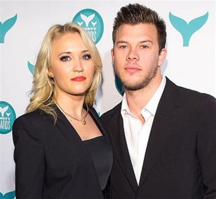 Emily Osment Bio, family, net worth Celebrities InfoSeeMedia