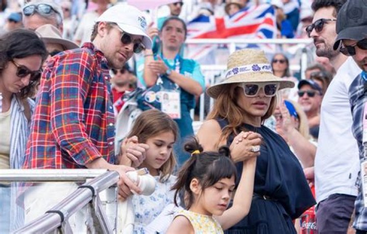 Eva Mendes Spotted With Her and Ryan Gosling's Daughters Photos