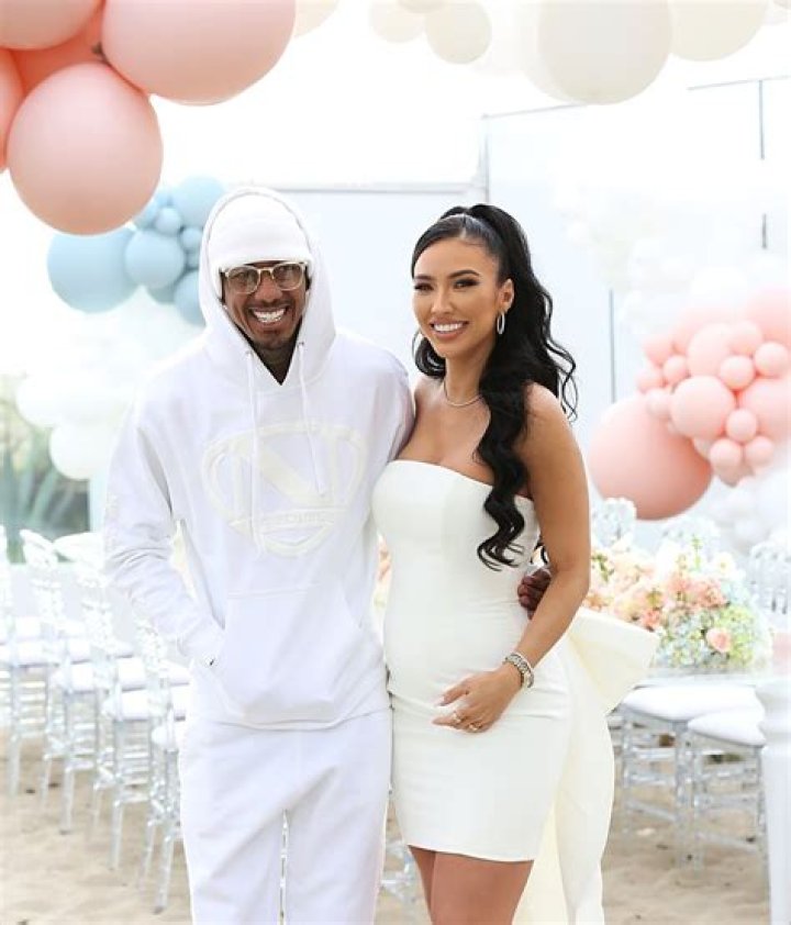 Fans react to Nick Cannon's apparent bulge on TV show