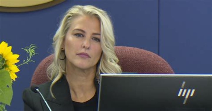 Fla. school board member digs heels in, refuses to resign amid 3way