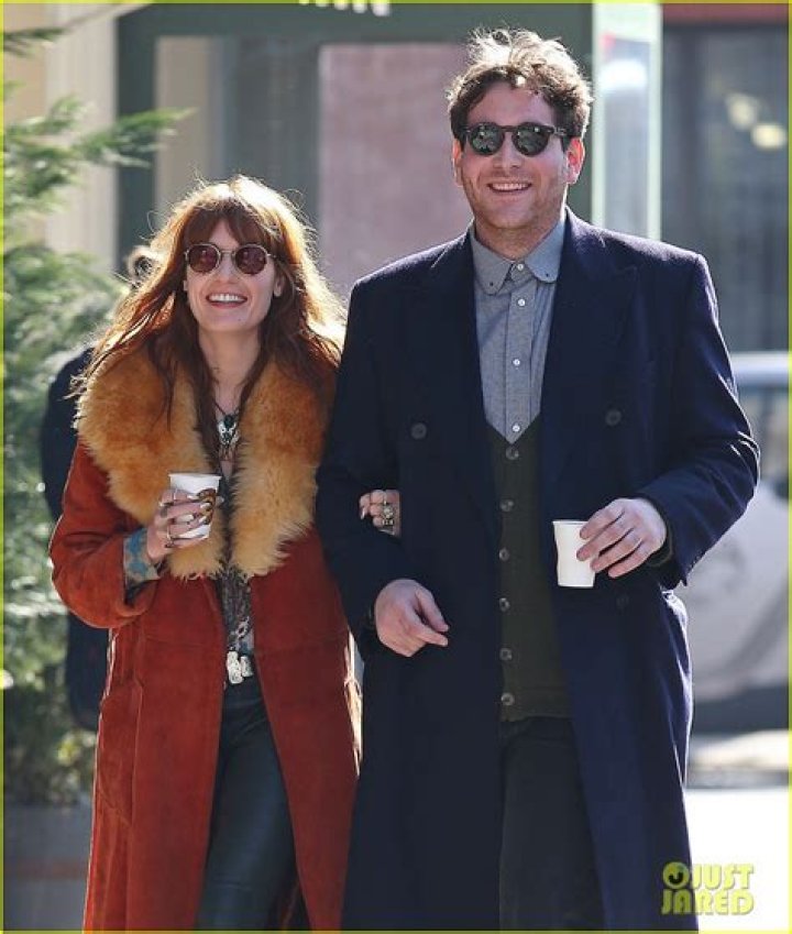 Florence Welch Valentine's Day Stroll with a Mystery Man! Photo