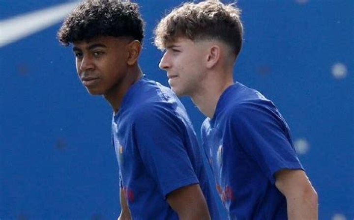 Football qui est Lamine Yamal, 15 ans seulement et nouvelle pépite du