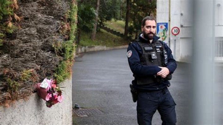 France, teacher stabbed to death by a 16yearold pupil Breaking