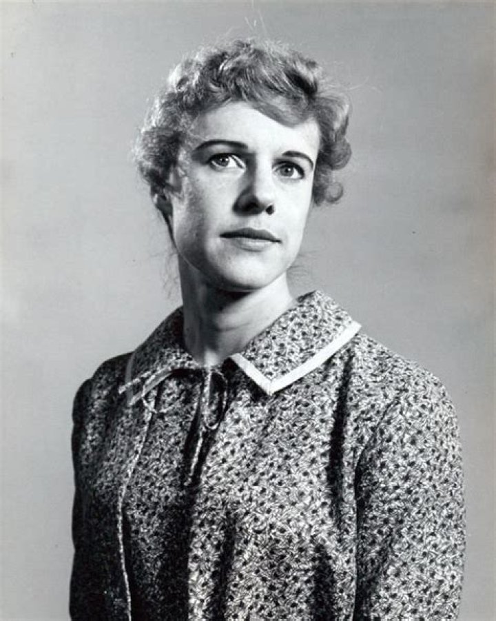 Frances Sternhagen Celebrity biography, zodiac sign and famous quotes