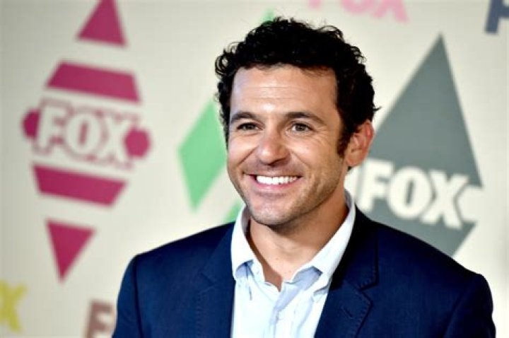 Fred Savage Wiki 2021 Net Worth, Height, Weight, Relationship & Full Biography. Pop Slider