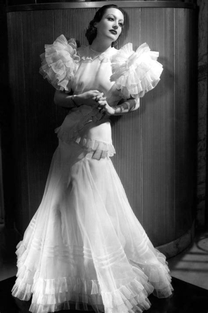 From Bette Davis to Katharine Hepburn, Here Are 13 Iconic Beauties That