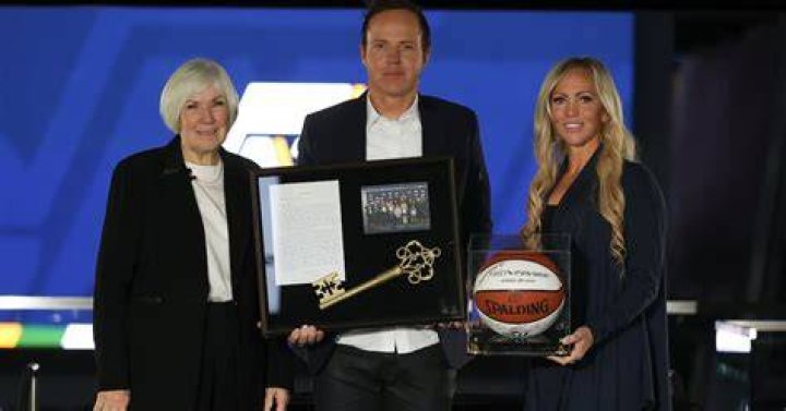 Gail Miller family selling majority interest in Utah Jazz to Qualtrics