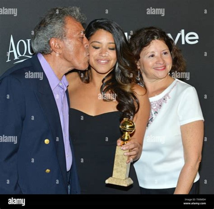 Gina Rodriguez Parents Mother Magali And Father Genaro Rodriguez