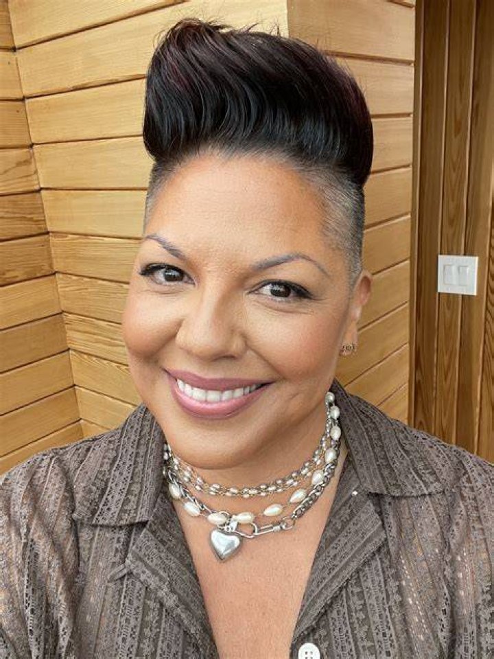 Grey&rsquo;s Anatomy&rsquo;s Sara Ramirez Shares Rare Singing Video on Christmas