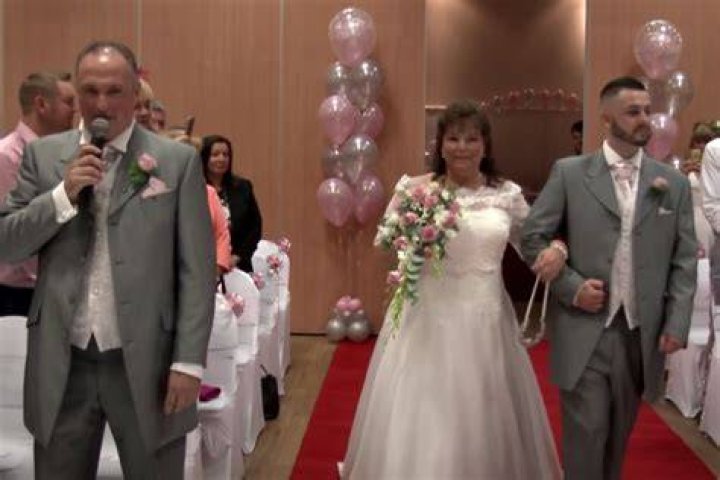 Groom Serenades Bride With Elvis Presley's 'Can't Help Falling in Love'