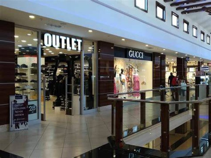 Gucci owner Kering sees 2021 profits beat preCovid levels