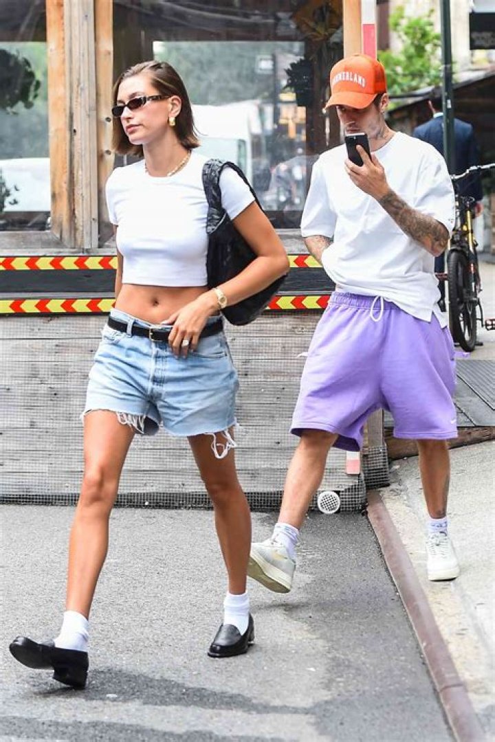 Hailey Baldwin’s Height and Shoe Size How Tall Without Heels?