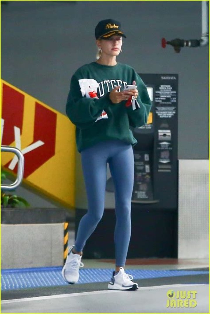 Hailey Bieber Reps New Last Name on Her Hat! Photo 4299192 Photos