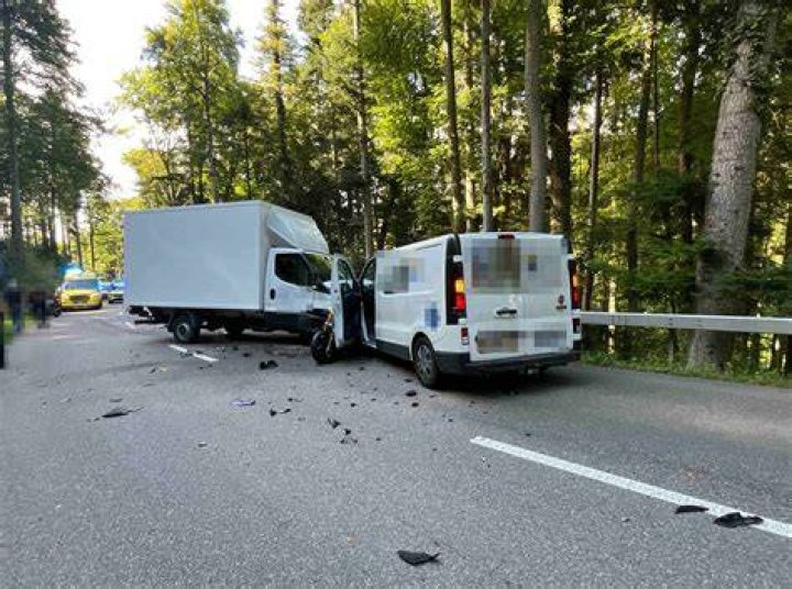 HorrorCrash Wie geriet der Kleinwagen auf die Gegenspur? News BILD.de