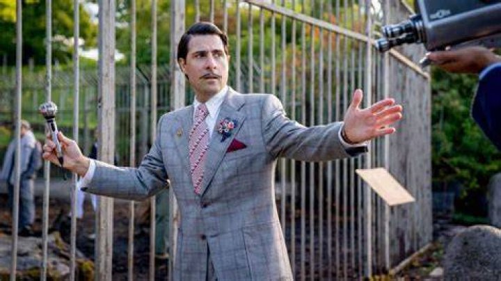 How Jason Schwartzman's Hunger Games Character Connects To Caesar Flickerman