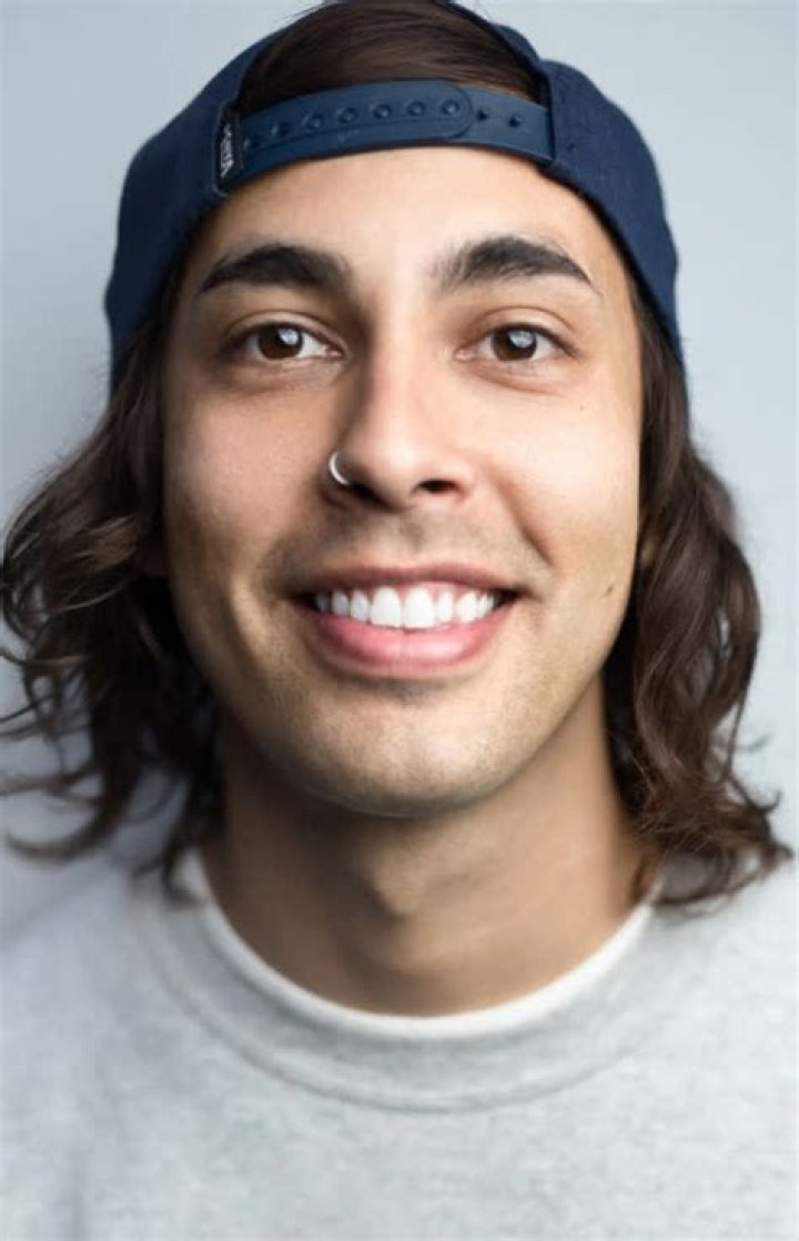 How old is Vic Fuentes? Age, Girlfriend, Height, Net Worth, Bio