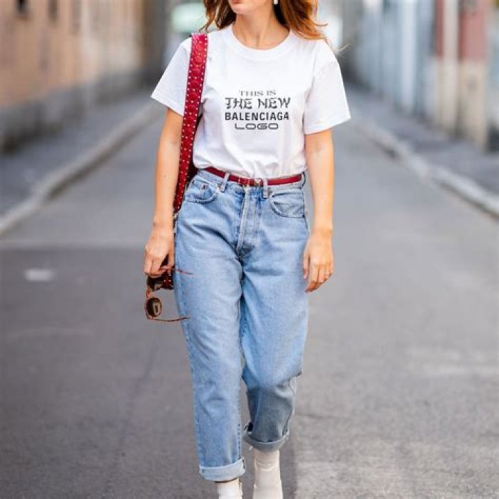 How to wear Boyfriend Jeans this fall Casual Chic Outfit