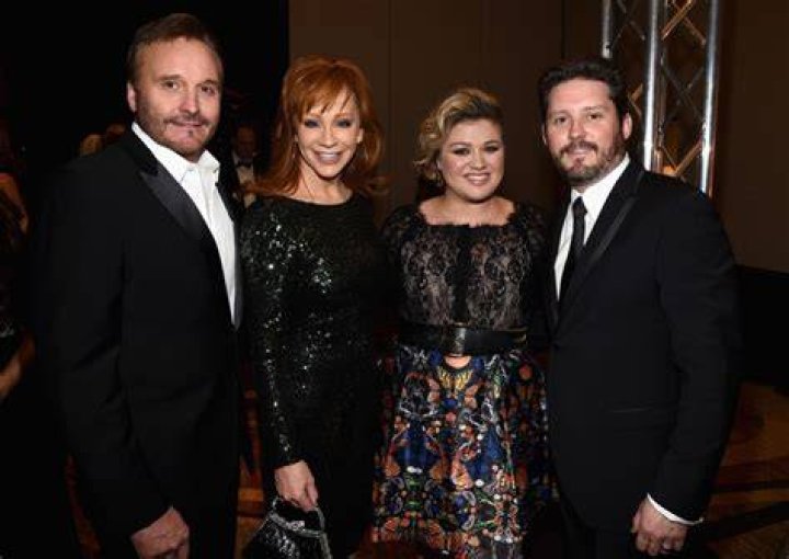 Inside Reba McEntire And Kelly Clarkson's 'Tight' Bond (Exclusive)