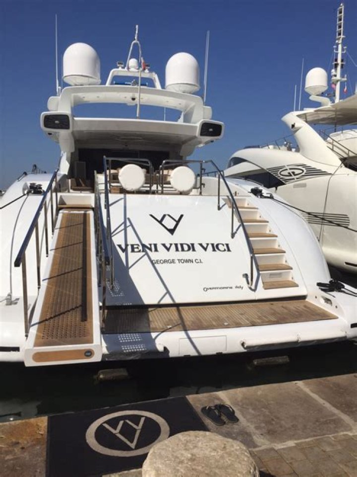 Inside VENI VIDI VICI Yacht &bull; Overmarine &bull; 2006 &bull; Value 8,000,000