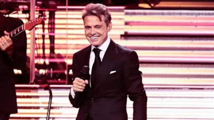 ¿Cuánto mide Luis Miguel? (Cantante) Altura Real height