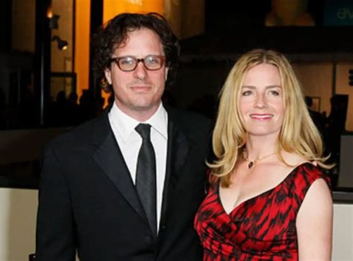 Is Elisabeth Shue Married? Family, Kids, Net Worth Details