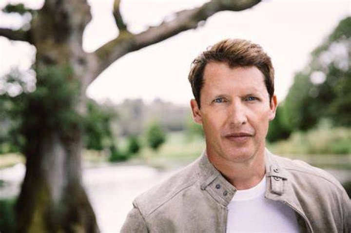 James Blunt's father to have kidney transplant 8 Days