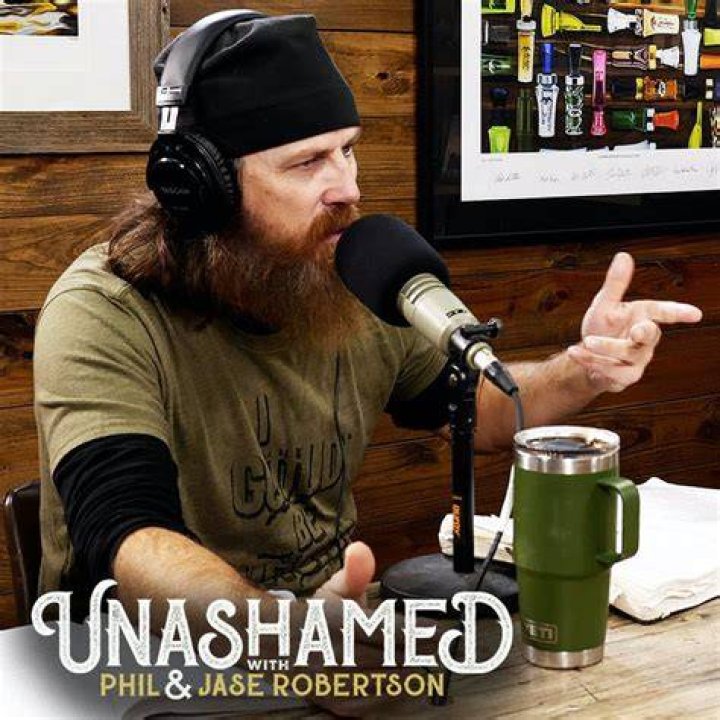 Jase Explains the Wild Way the Robertsons Communicate & 'How Much Can