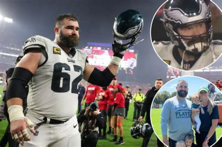 Jason Kelce tells Eagles teammates he’s retiring after emotional