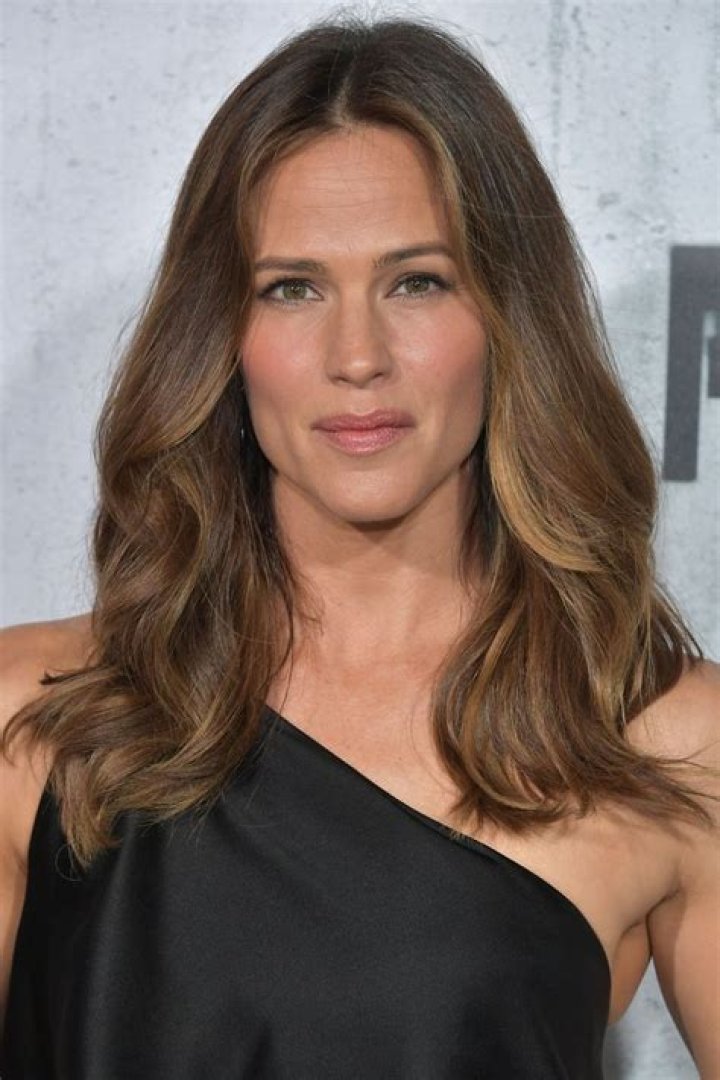 Jennifer Garner looks beautiful on the red carpet. She is this year's People Magazine Most