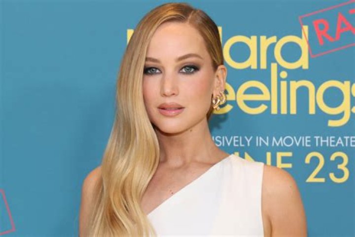 Jennifer Lawrence with a long pixie haircut