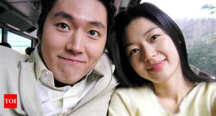 Jeon Ji Hyun 2023 Husband, net worth, tattoos, smoking & body