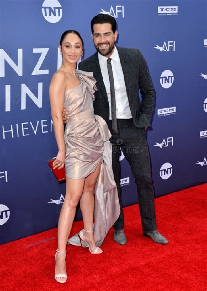 Jesse Metcalfe & Cara Santana Couple Up for InStyle's Golden Globes