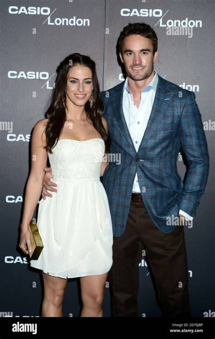 Jessica Lowndes and Thom Evans make their red carpet debut as a couple