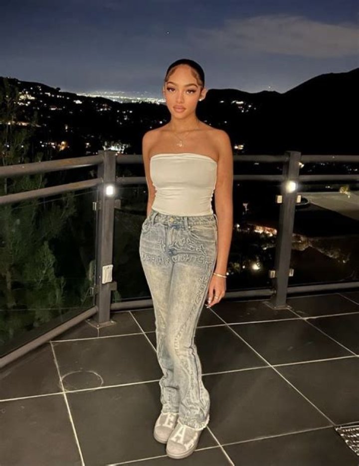 Jodie Woods on Instagram &ldquo;FACE CARD!&rdquo; Light makeup looks, Brown girls makeup, Black girl