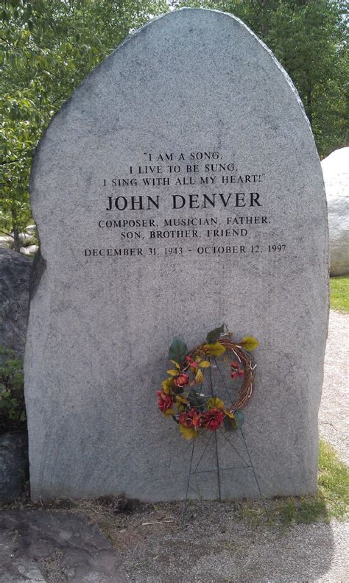 John denver, Famous graves, Famous tombstones