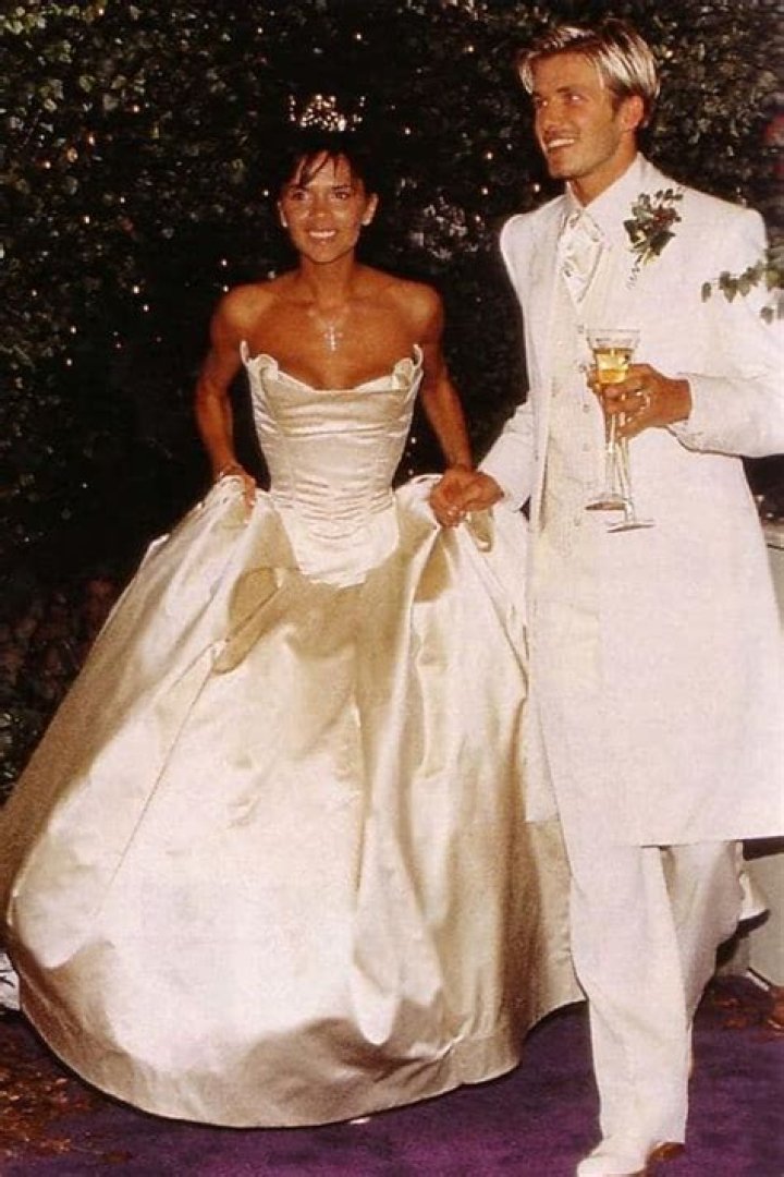 JuliaRoberts Famous wedding dresses, Celebrity wedding dresses, Celebrity wedding photos
