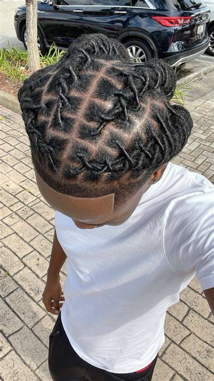 Just like that 👍 Dreadlock Hairstyles For Men, Dreadlock Styles, Black Men Hairstyles, Twist