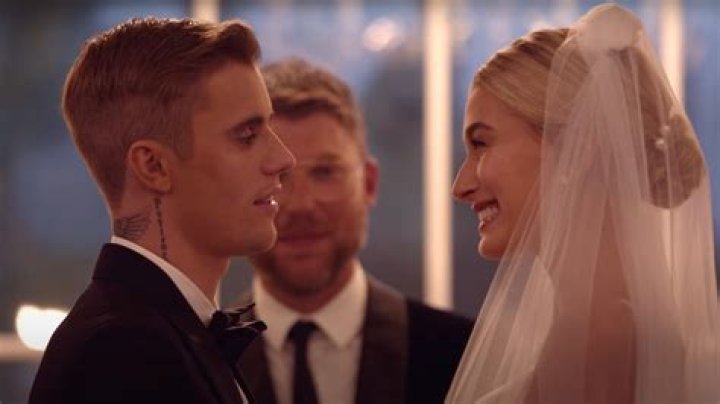 Justin and Hailey Bieber&rsquo;s LateNight Church Looks Give Off Very