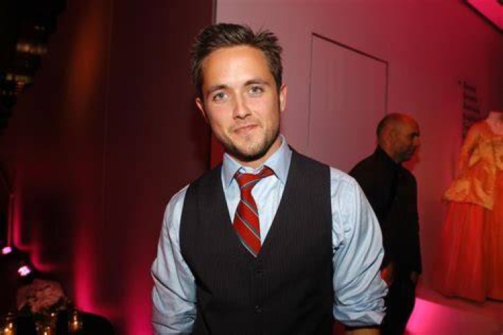 Justin Chatwin Photos Tv Series Posters and Cast