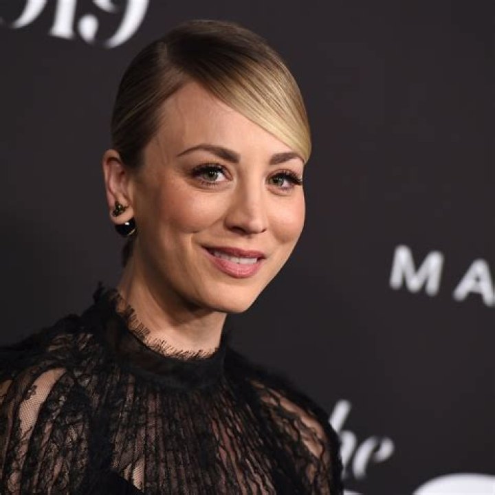 Kaley Cuoco Isn't Afraid to Show Her Toned Abs After Yoga Session