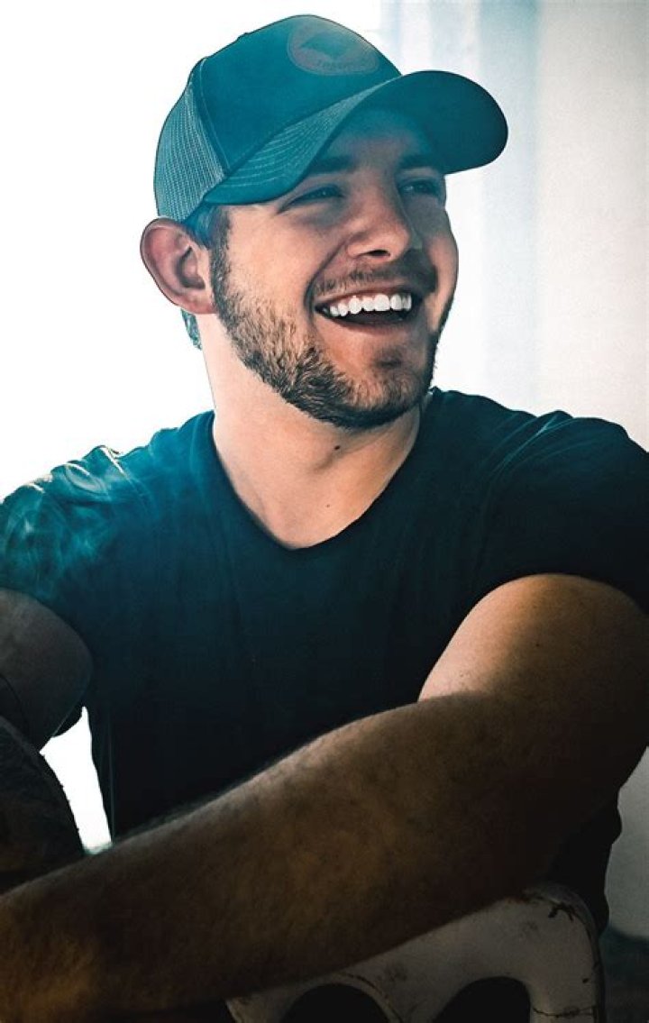 Kameron Marlowe makes his debut performance at Moonshine Beach! — Good